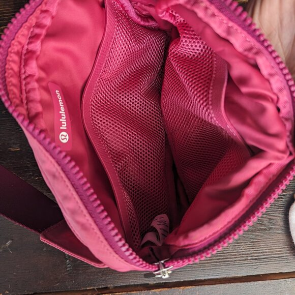 Lululemon Raspberry Coulis/Wild Berry Large Belt Bag - Picture 4 of 5